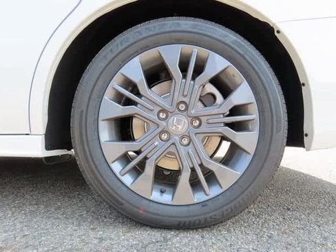 New 2026 Honda Odyssey Touring image 9