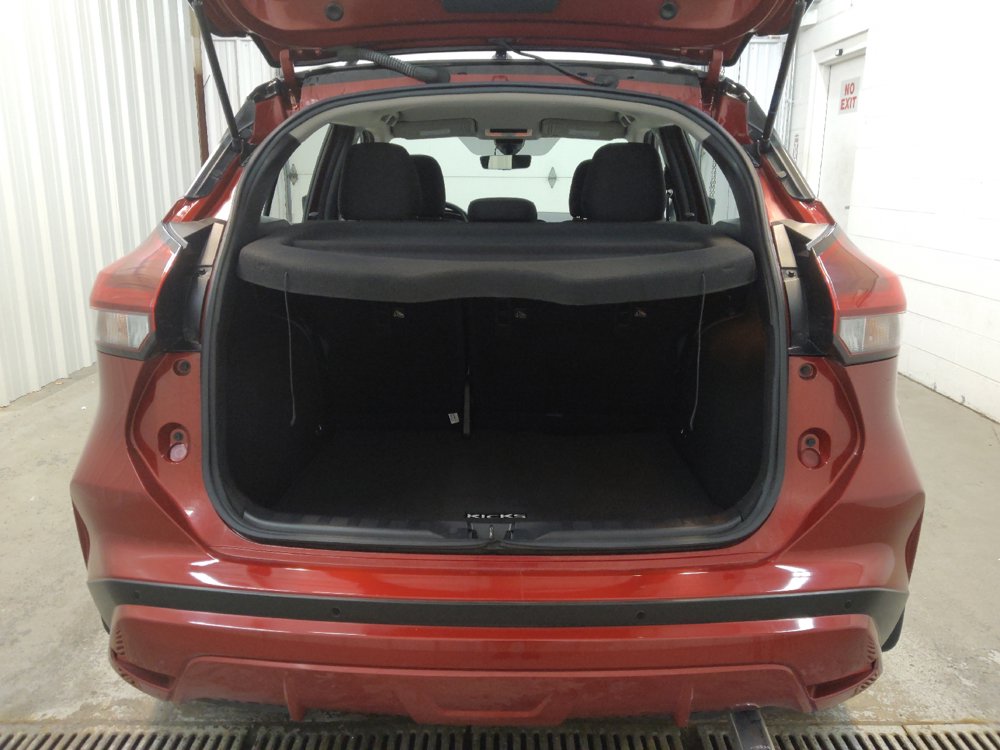 Used 2022 Nissan Kicks SR w/ Interior Electronics Package FWD image 29