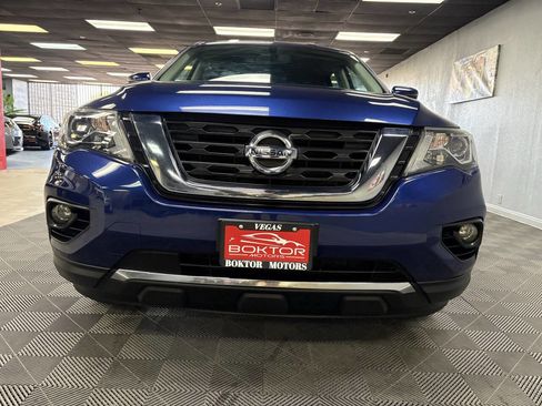 Used 2020 Nissan Pathfinder SV image 3