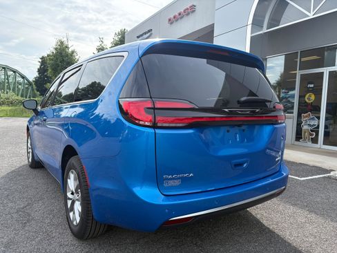 New 2027 Chrysler Pacifica Select AWD/4WD image 9