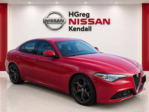 Used 2017 Alfa Romeo Giulia Ti w/ TI 19" Sport Package RWD image 3