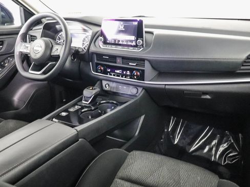 Used 2024 Nissan Rogue SV image 12