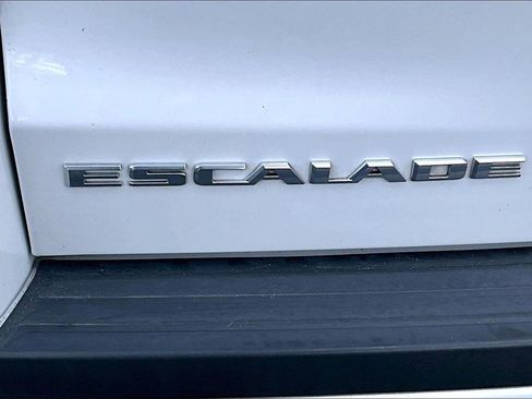 Used 2018 Cadillac Escalade Luxury image 24