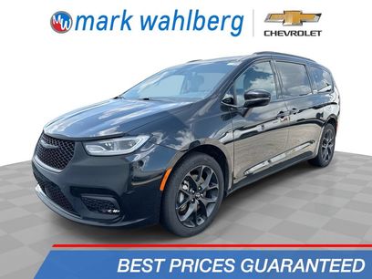 Used 2023 Chrysler Pacifica Touring-L w/ S Appearance Package