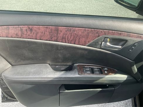 Used 2012 Toyota Avalon Limited image 18