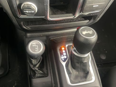 Used 2022 Jeep Wrangler Unlimited Sport AWD/4WD image 87