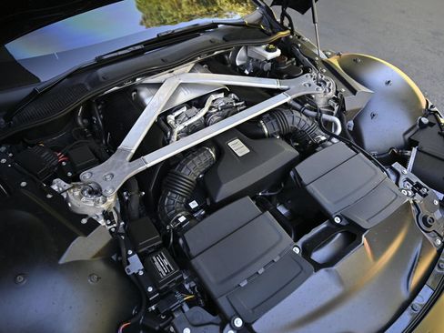 Used 2020 Aston Martin V8 Vantage Coupe RWD image 39