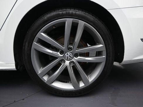 Used 2017 Volkswagen Passat 1.8T R-Line w/ R-Line Lighting Package FWD image 10