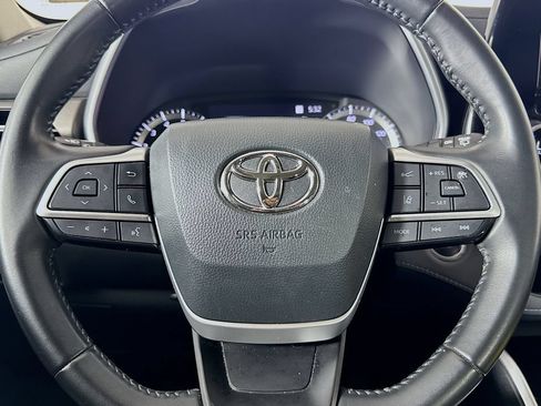 Used 2023 Toyota Highlander XLE AWD/4WD image 35