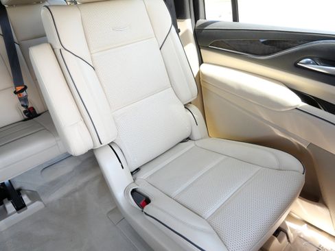 Used 2024 Cadillac Escalade ESV Premium Luxury w/ LPO, Floor Liner Package AWD/4WD image 14