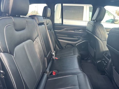 Used 2024 Jeep Grand Cherokee Overland image 43