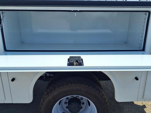 New 2024 Ford F550 2WD Regular Cab Super Duty image 30