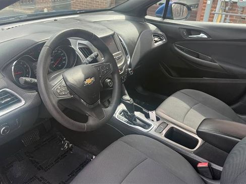 Used 2017 Chevrolet Cruze LT w/ Convenience Package image 27