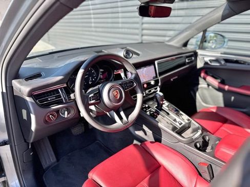 Used 2025 Porsche Macan AWD/4WD image 5