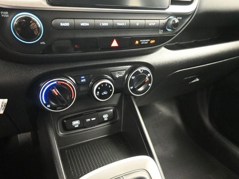 New 2025 Hyundai Venue SE FWD image 17