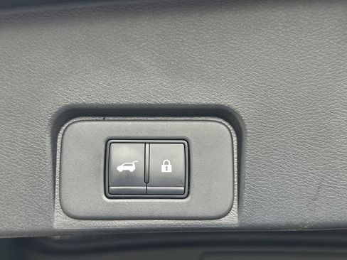 Certified 2025 Nissan Rogue SV AWD/4WD image 30