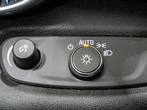 Used 2025 Chevrolet Trax LT FWD image 14