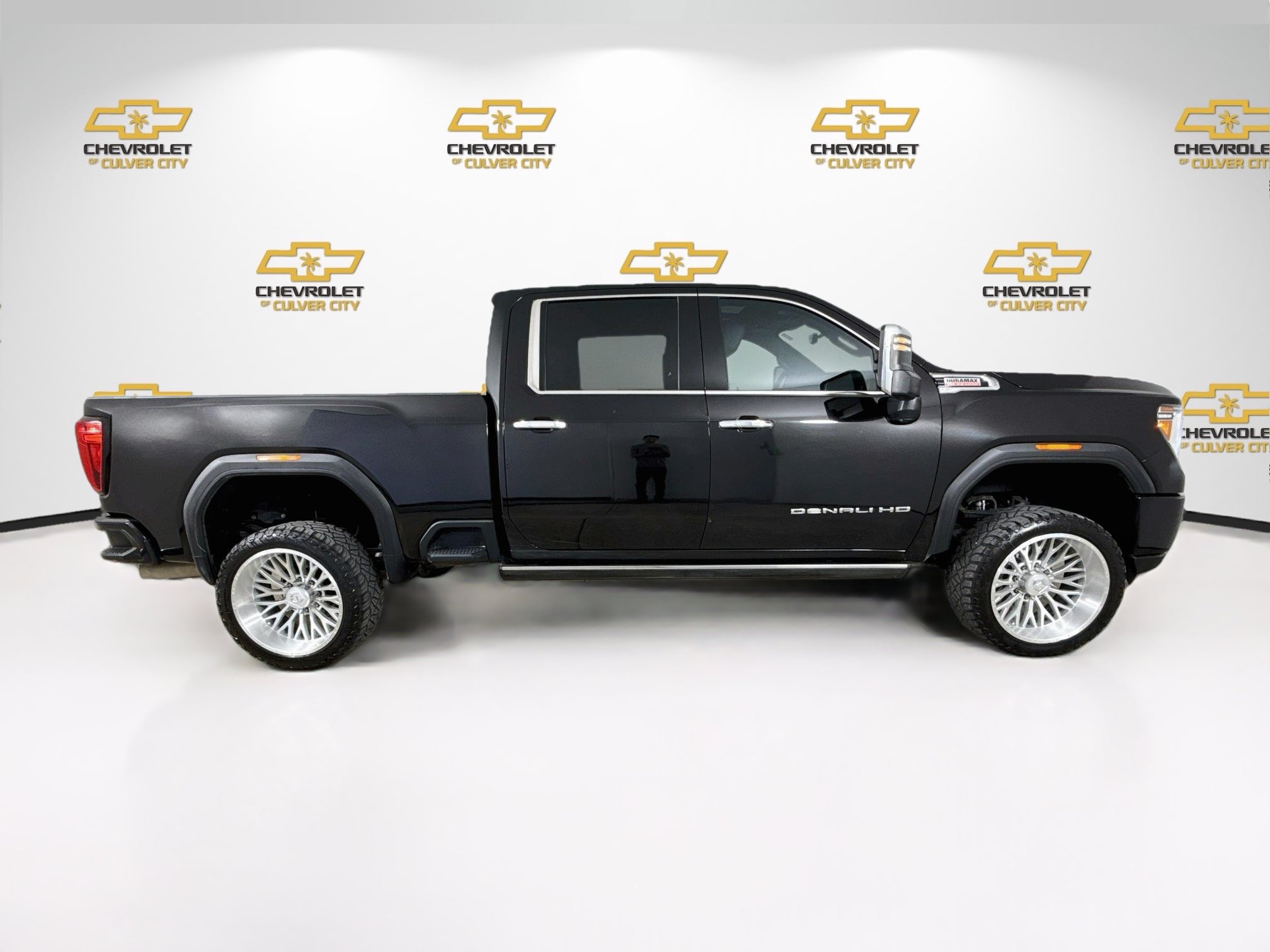 Used 2022 GMC Sierra 3500 Denali w/ Denali Black Diamond Edition AWD/4WD image 9