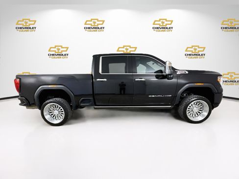 Used 2022 GMC Sierra 3500 Denali w/ Denali Black Diamond Edition AWD/4WD image 9