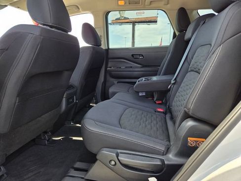 Used 2025 Nissan Pathfinder SV FWD image 6