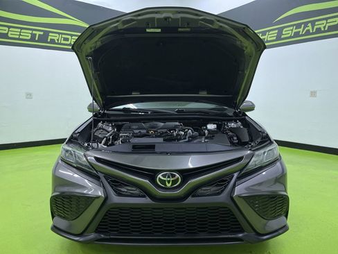 Used 2021 Toyota Camry SE image 4