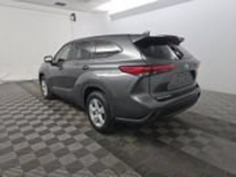 Used 2022 Toyota Highlander L FWD image 6