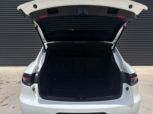 Certified 2020 Porsche Macan AWD/4WD image 26