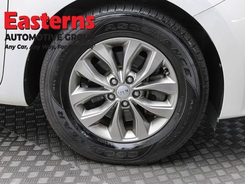 Used 2020 Kia Sedona LX FWD image 31