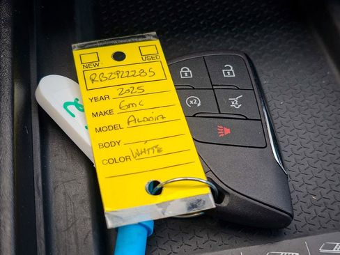 Certified 2025 GMC Acadia Elevation image 37