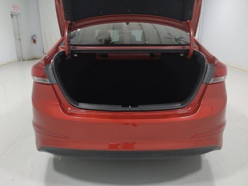 Used 2018 Hyundai Elantra SEL FWD image 29