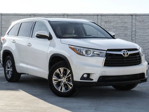 Used 2015 Toyota Highlander XLE FWD image 7