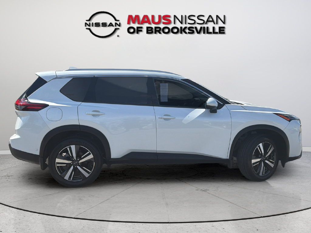 Certified 2025 Nissan Rogue SL w/ SL Premium Package FWD image 13