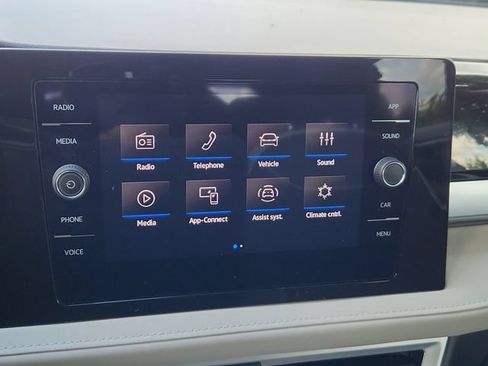 Used 2025 Volkswagen Taos SE FWD image 39
