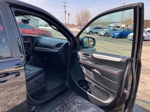 Used 2018 Dodge Grand Caravan GT image 13
