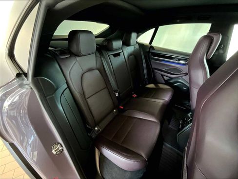 Used 2025 Porsche Macan Electric image 30