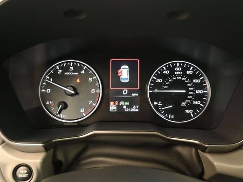 Used 2025 Subaru Outback Limited AWD/4WD image 11