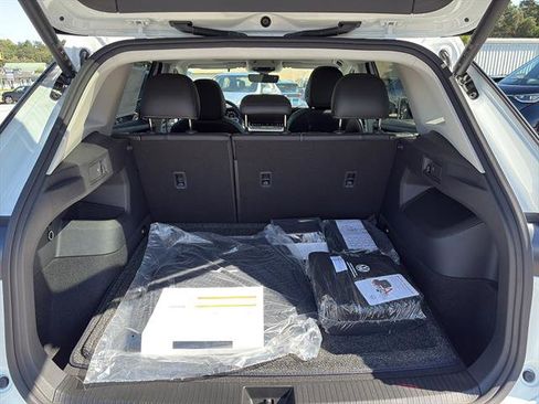 New 2025 Volkswagen Tiguan SE image 11