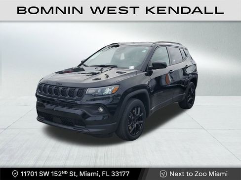 Used 2023 Jeep Compass Altitude image 3