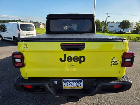 Used 2024 Jeep Gladiator Sport AWD/4WD image 14