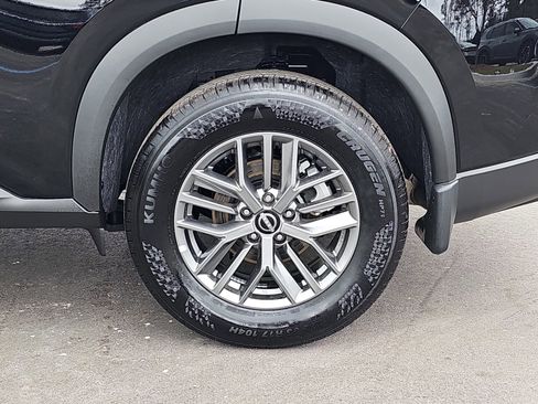 Used 2025 Nissan Rogue S image 31