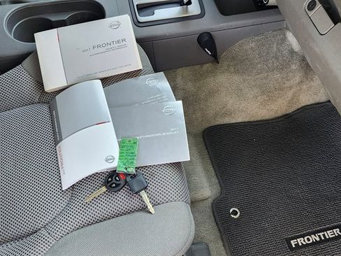 Used 2017 Nissan Frontier SV image 25