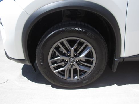 Used 2026 Nissan Rogue S FWD image 4