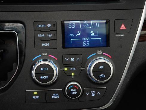Used 2015 Toyota Sienna Limited Premium AWD/4WD image 22