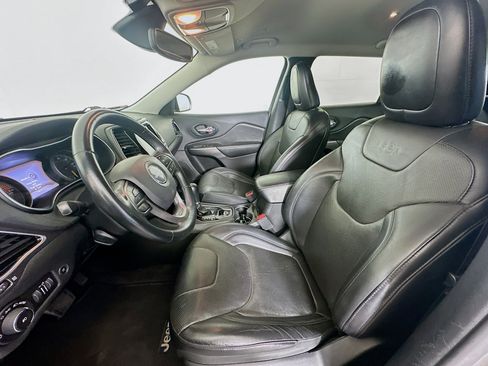 Used 2019 Jeep Cherokee Limited w/ Luxury Group AWD/4WD image 13