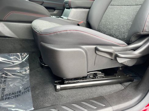 Used 2024 Chevrolet Colorado Z71 image 28