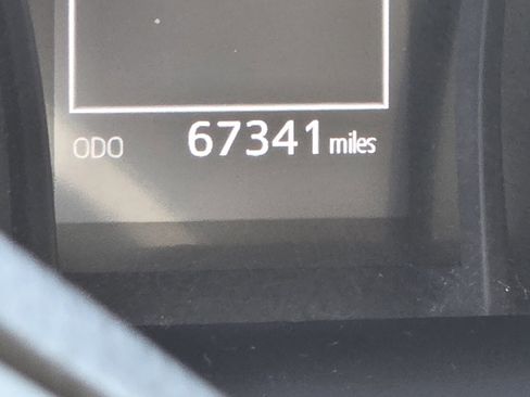 Certified 2018 Toyota Camry LE image 9