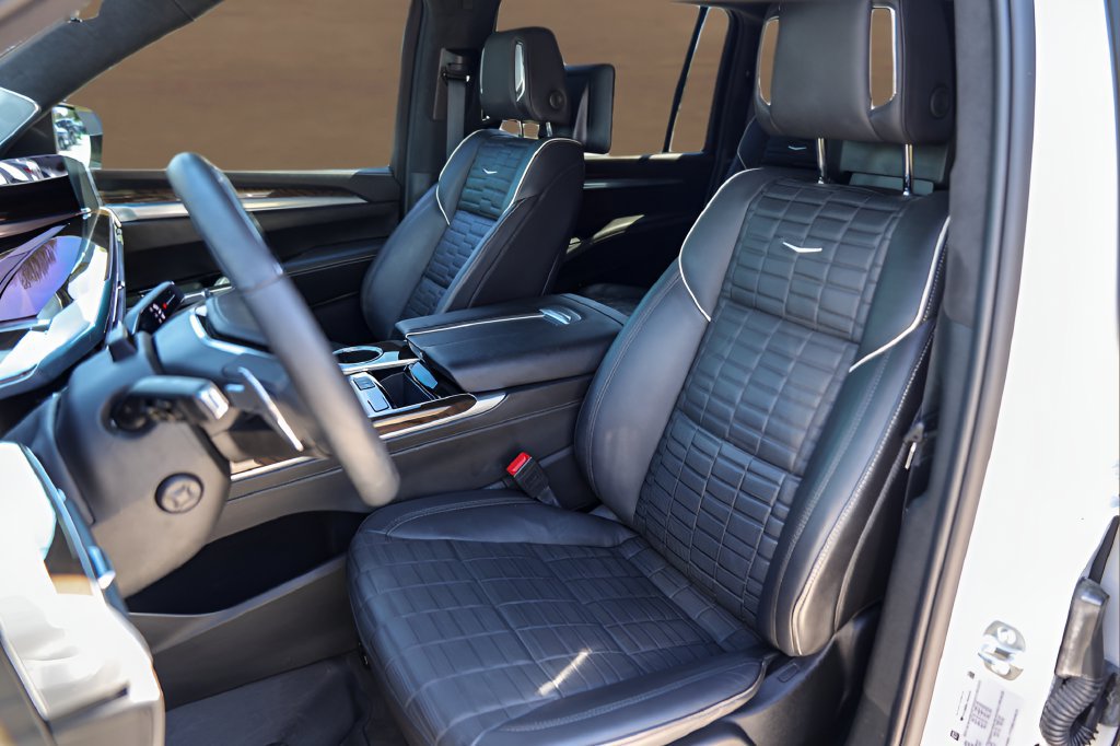 Used 2025 Cadillac Escalade ESV Premium Luxury Platinum w/ LPO, Radiant Package RWD image 7