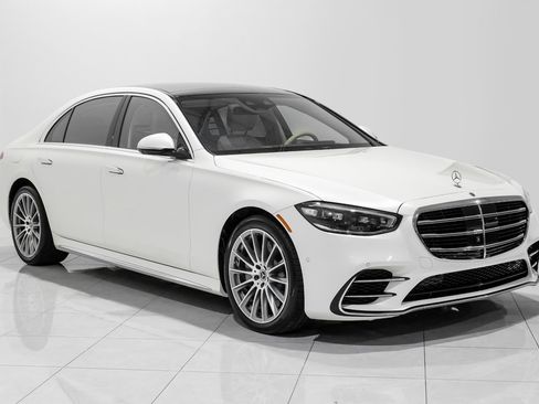 Used 2022 Mercedes-Benz S 580 4MATIC Sedan image 3