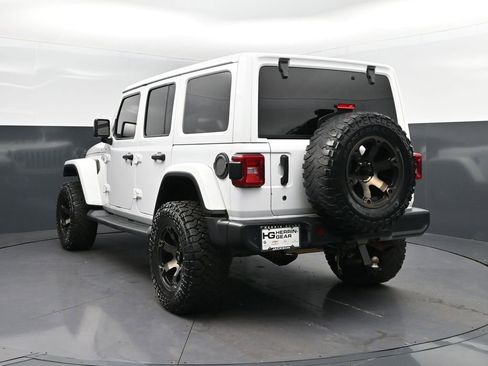 Used 2018 Jeep Wrangler Unlimited Sahara AWD/4WD image 5