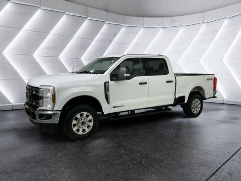 Used 2024 Ford F250 XLT image 3